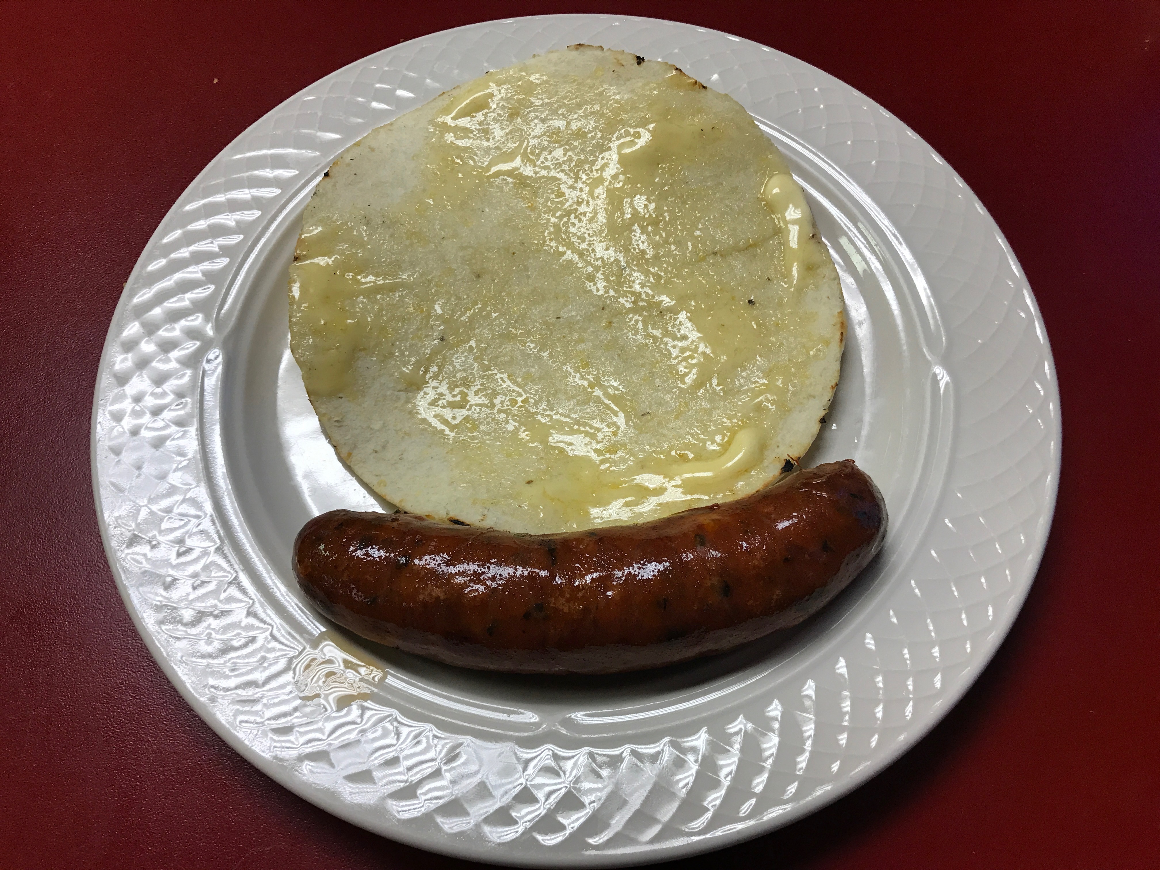 chorizo con arepa