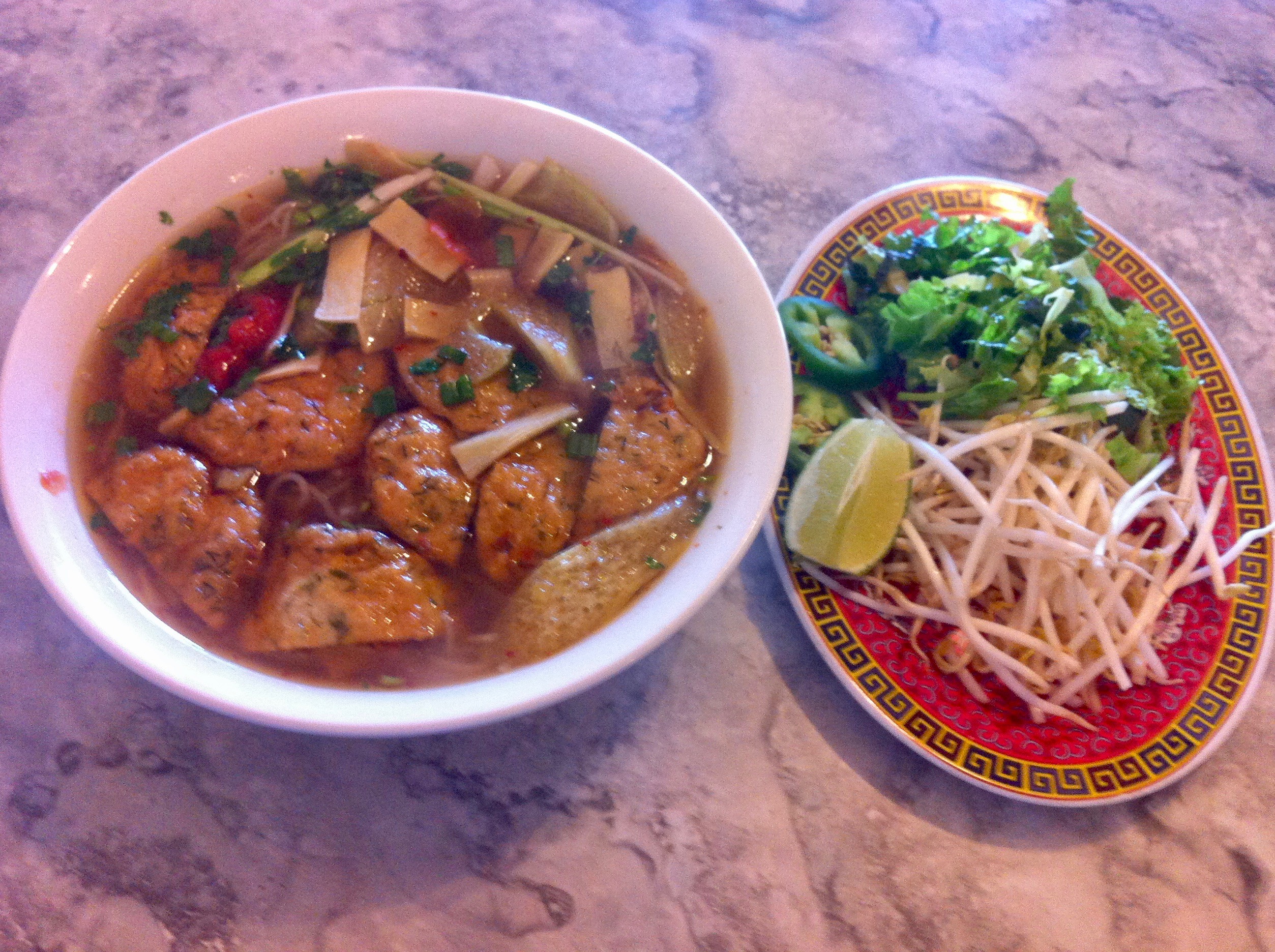 bun cha ca (noodle soup with fish cakes)