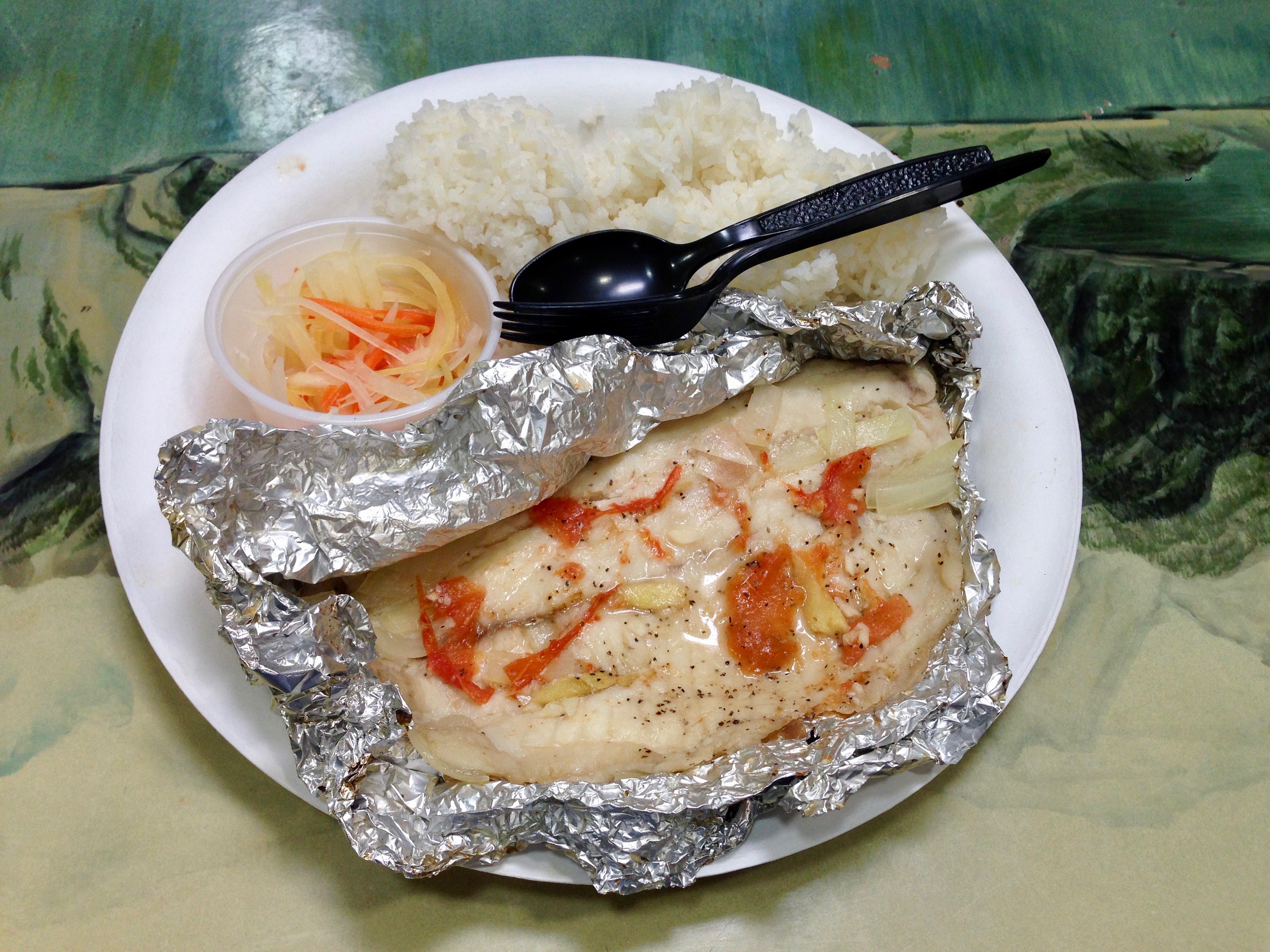 grilled tilapia with rice and papaya salad