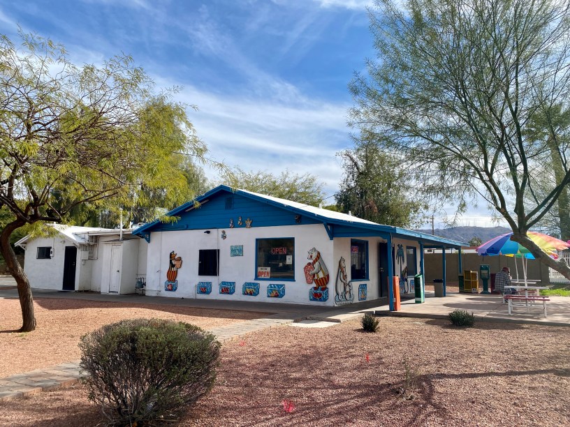exterior of Oasis Raspados