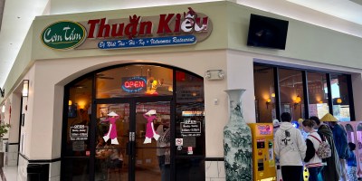 exterior of Com Tam Thuan Kieu with Mekong Plaza shoppers outside