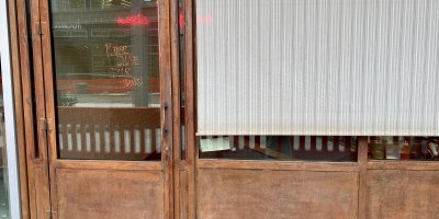 unmarked entrance to Pigtails